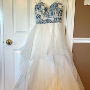 NWT Faviana Prom Gown